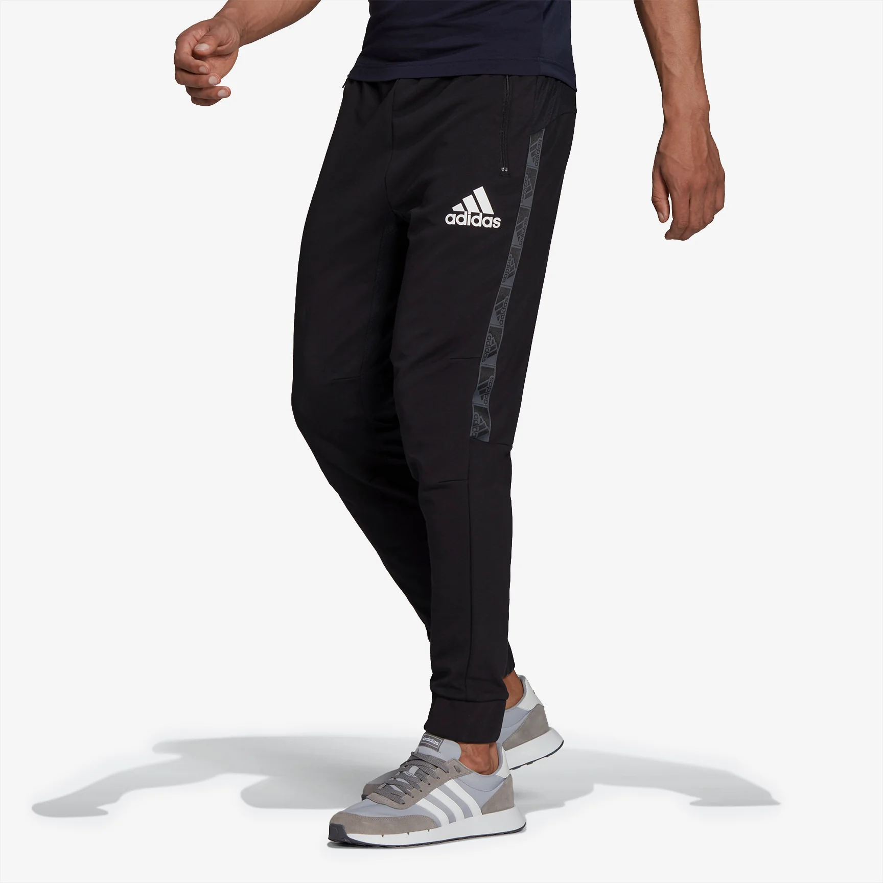 ADIDAS AEROREADY DESIGNED TO MOVE MOTION LOGO PANTS