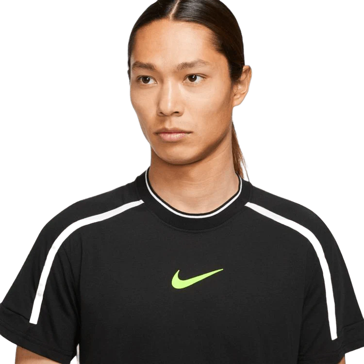 NIKE DRI-FIT SHORT CLASH T-SHIRT - Image 3