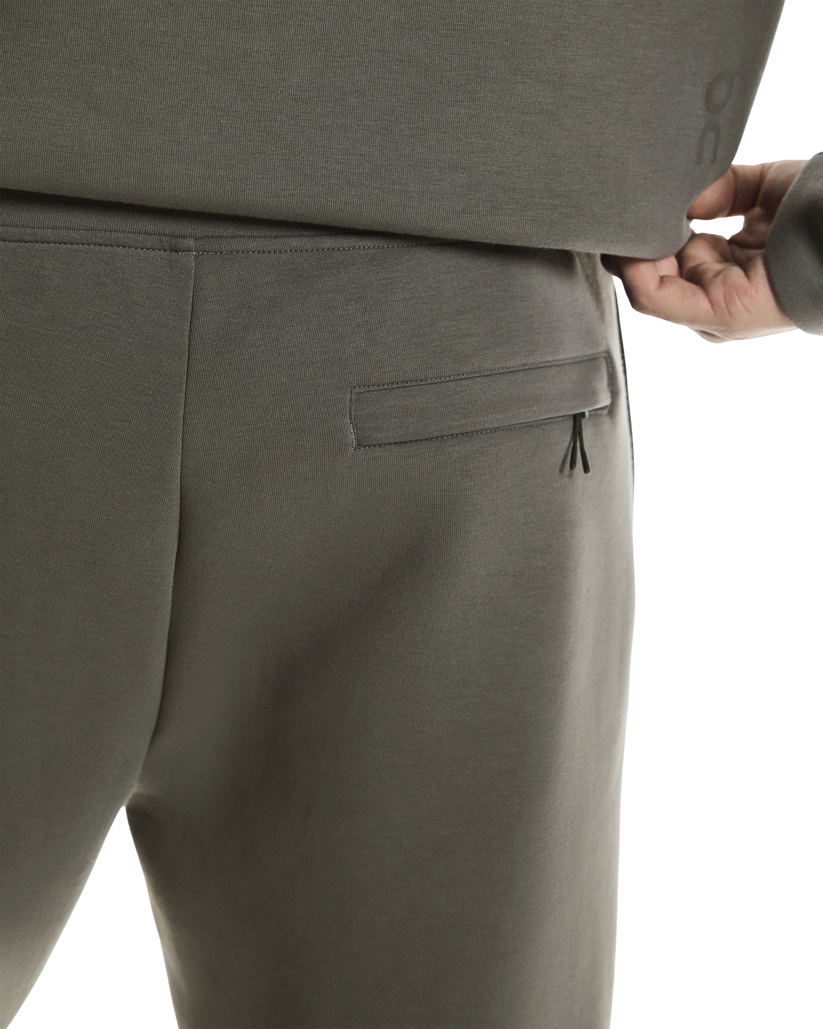 ON Focus Tech Sweatpants - Image 9