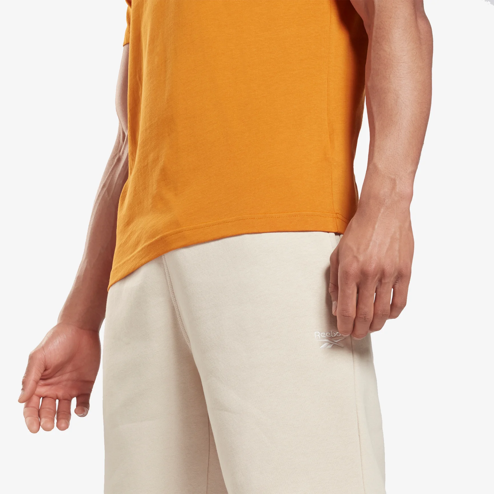 REEBOK ELEVATED GRAPHIC T-SHIRT - Image 3
